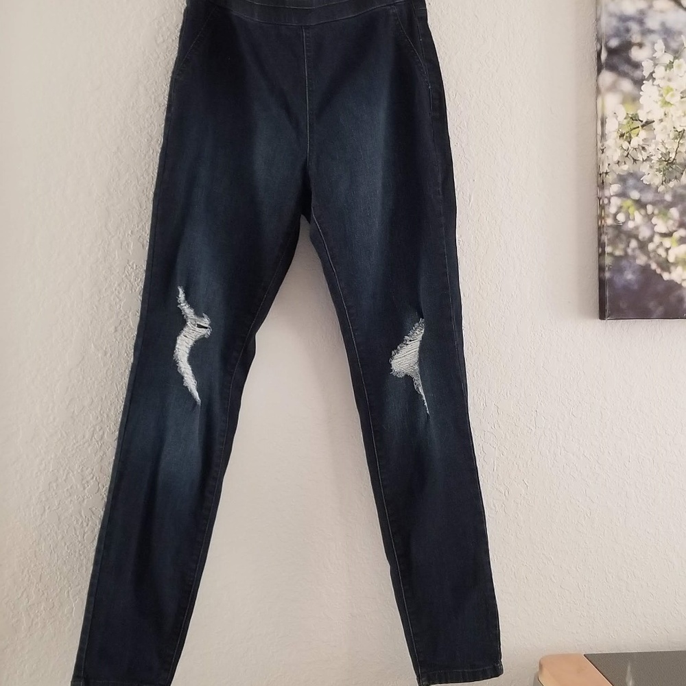 Pull-On Distressed Legging